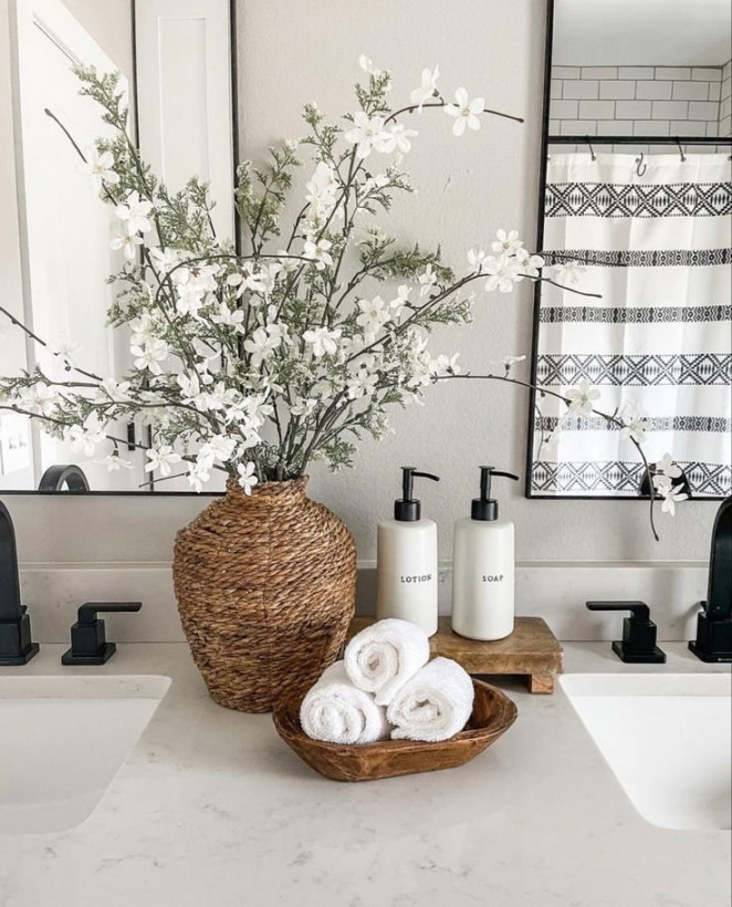 + Clever ways to style your small bathroom countertop space