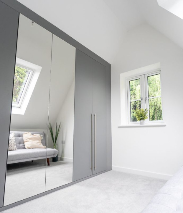 Made-to-measure wardrobes with a sloped ceiling