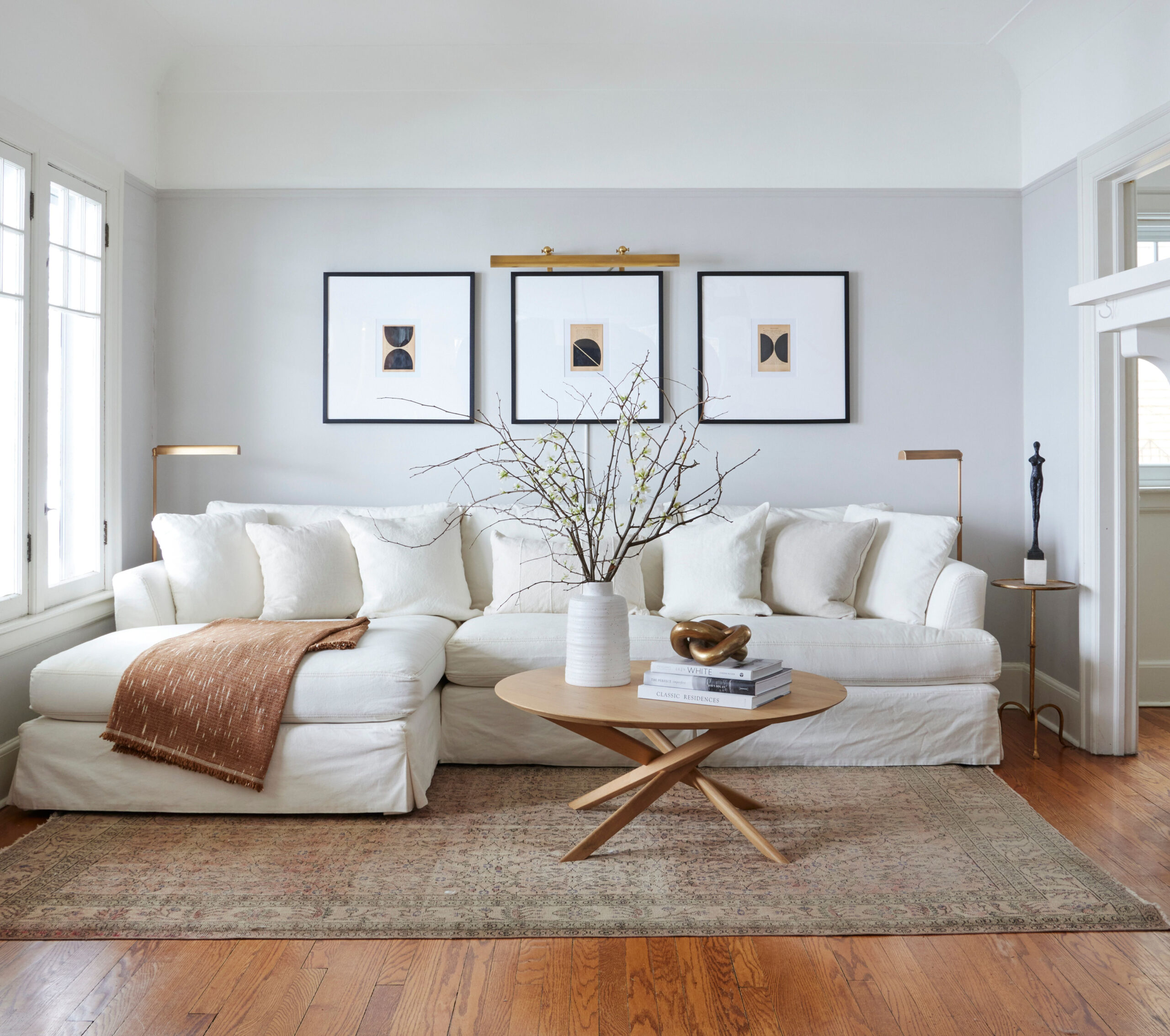 Minimalist Living Room Ideas to Simplify Your Space