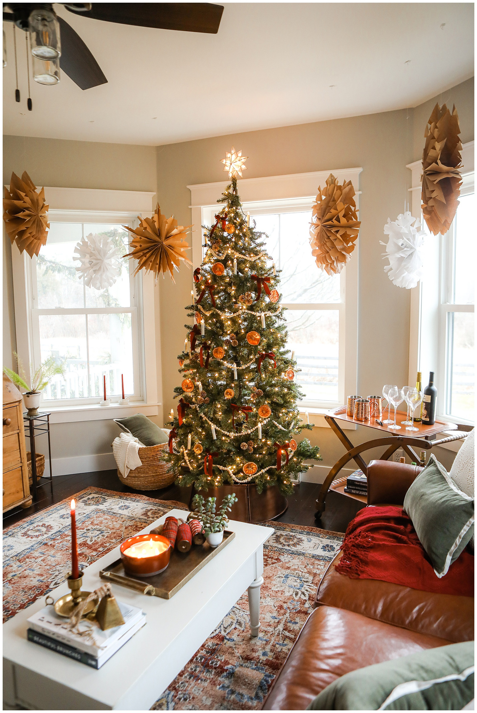 Simple Christmas Living Room Decor - Sugar Maple Farmhouse