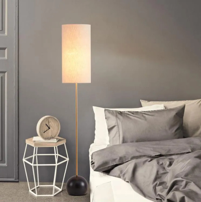 Ylli Modern Simple Design Metal Stick Floor Lamp